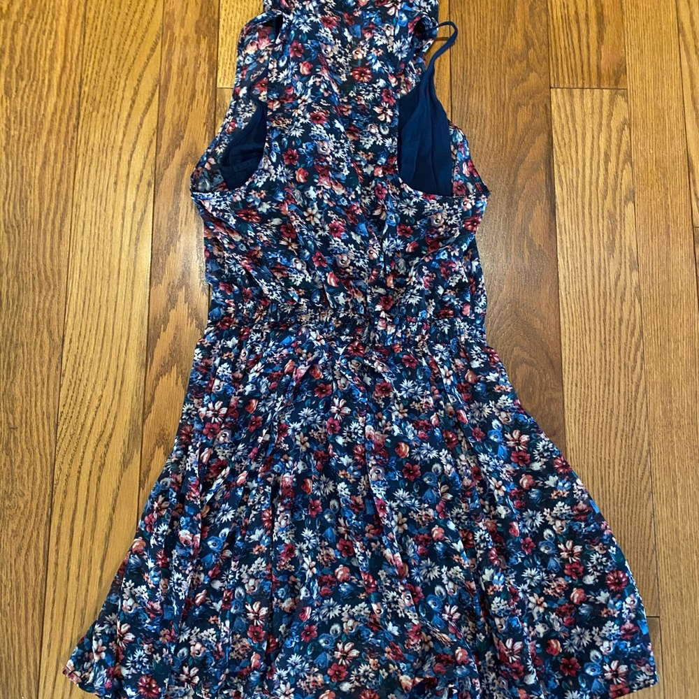 Hollister flowy floral dress - Picture 3 of 5